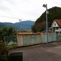 字地城の跡石碑より今山城を望む（東側）