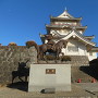 模擬天守と千葉常胤像