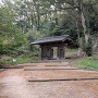 表門と三の丸下の石垣