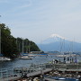 駐車場から内浦湾ごしの富士山