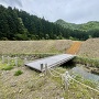 山麓居館跡から山城を望む