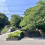 岸岡城（岸岡山緑地 入口全景）