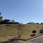 左四阿（主郭）右グランド（副郭）中土橋