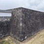 大手橋から見た東側櫓台石垣