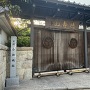 小林城・門扉と城址碑（前津通り側）