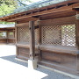 神社社殿同様、囲む木塀の美しさ。