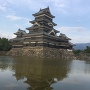 水面に映る逆さ松本城
