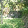 本丸東側　堀跡と石垣