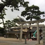 神社(工事中)と岡崎城