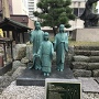 三姉妹の銅像