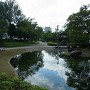 行田市役所脇の「浮城の径《みち》」から見た模擬天守