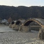 錦帯橋から岩国城を望む