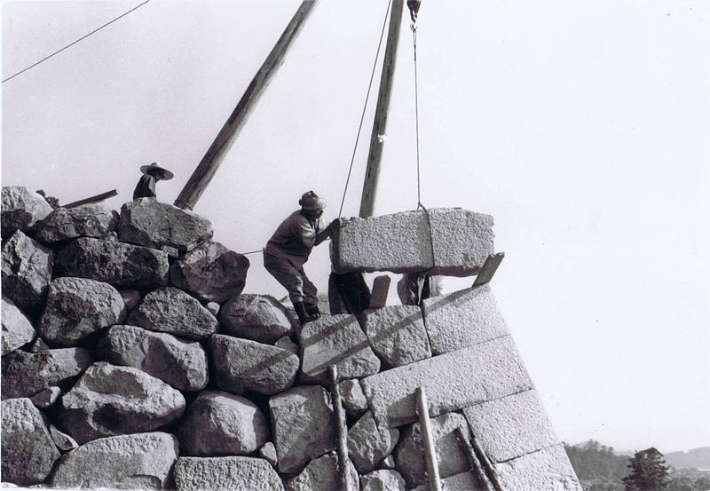 昭和37年の石垣修理工事の様子